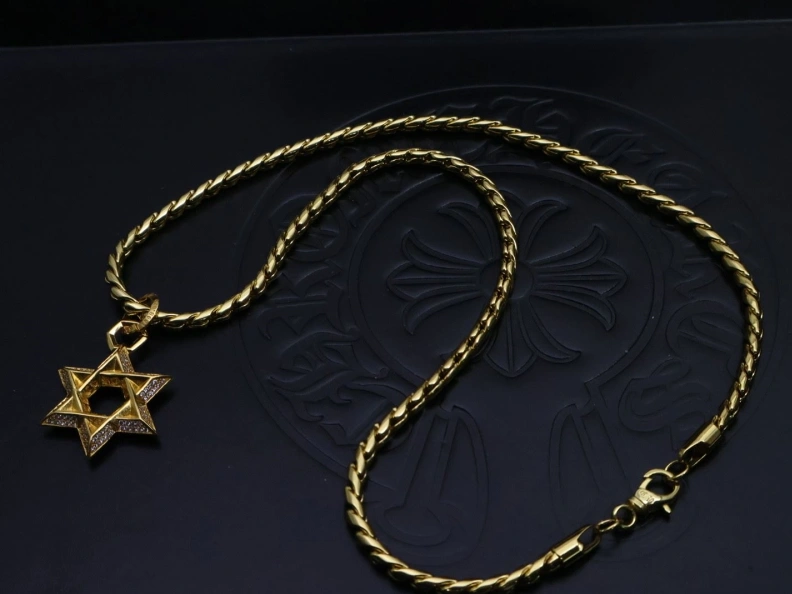 EasyMatch Chrxmx Hxxrts Necklaces 295804