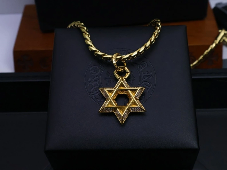 EasyMatch Chrxmx Hxxrts Necklaces 295804