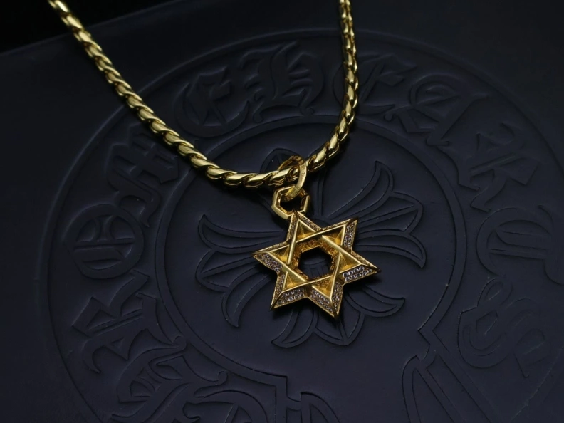 EasyMatch Chrxmx Hxxrts Necklaces 295804
