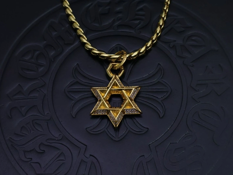 EasyMatch Chrxmx Hxxrts Necklaces 295804