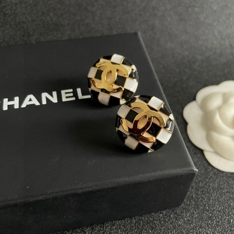Resilient Chxnxl Earrings 285196