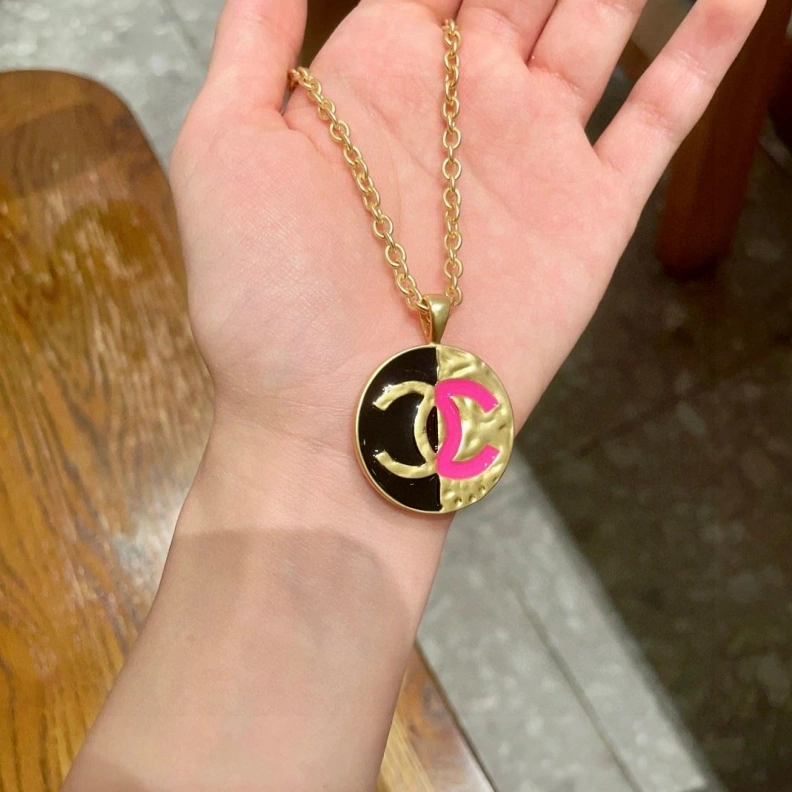 Compact Chxnxl Necklaces 284845
