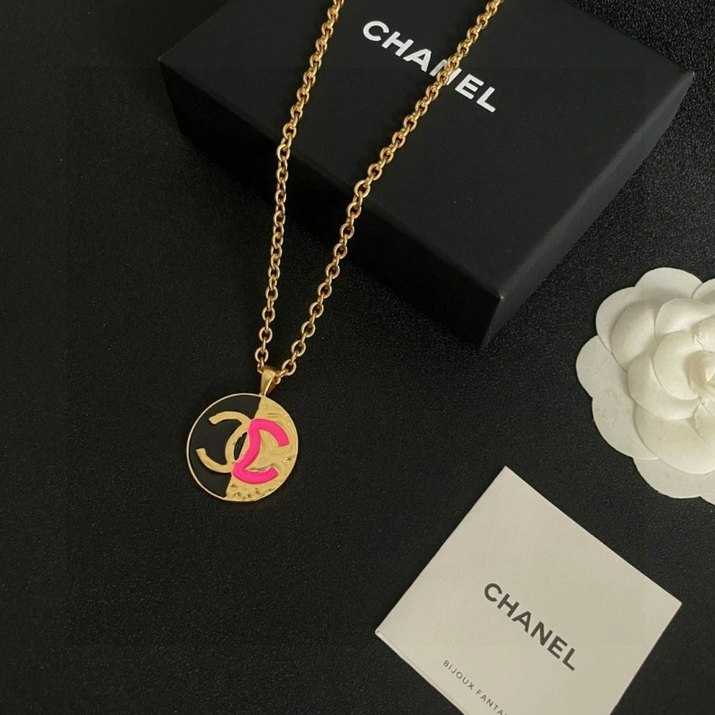 Compact Chxnxl Necklaces 284845