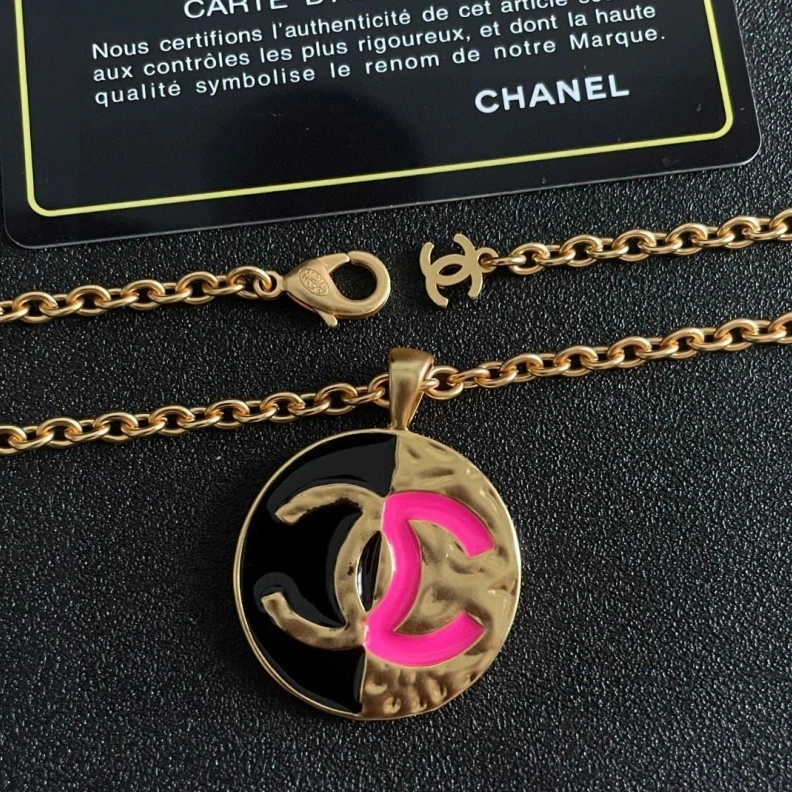 Compact Chxnxl Necklaces 284845