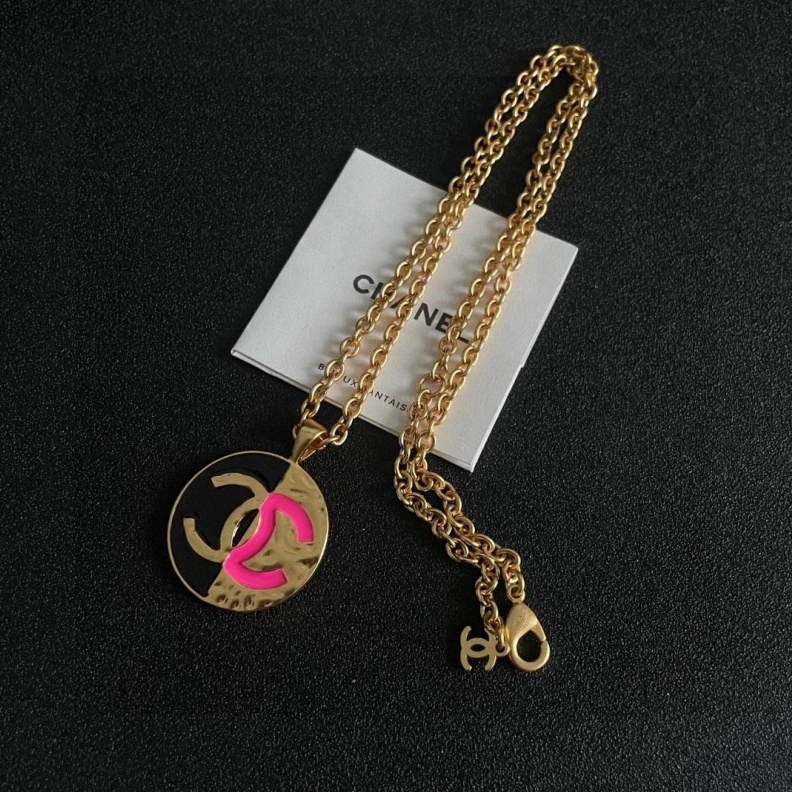 Compact Chxnxl Necklaces 284845