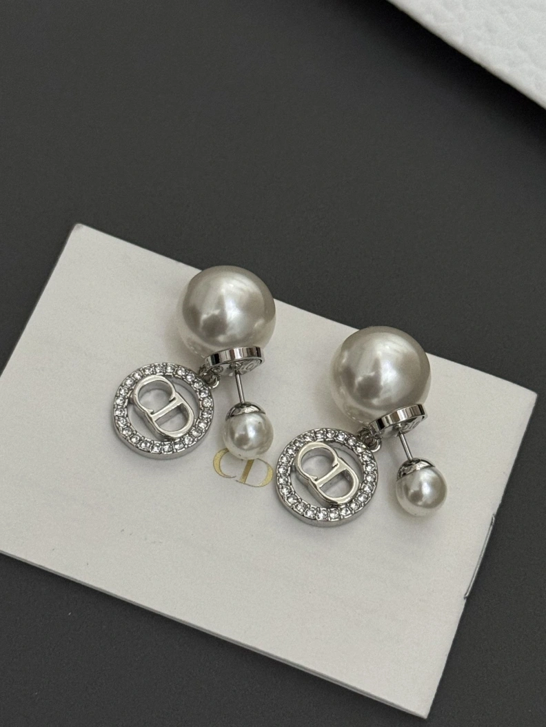 Christian Dxxr Earrings Trendsetting 293851