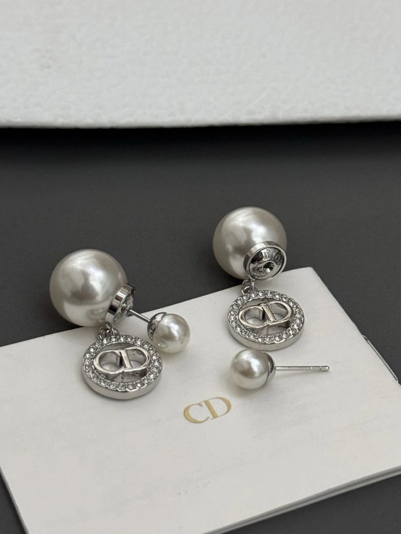 Christian Dxxr Earrings Trendsetting 293851