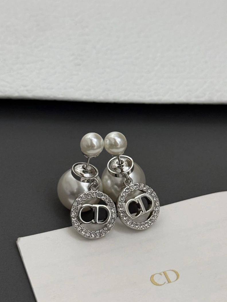 Christian Dxxr Earrings Trendsetting 293851
