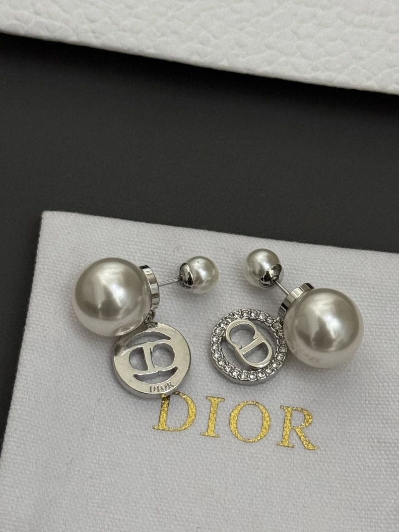 Christian Dxxr Earrings Trendsetting 293851