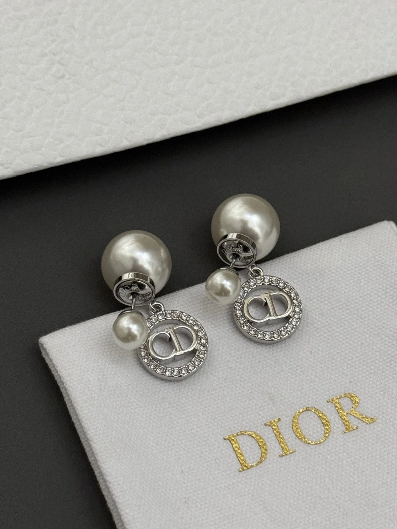 Christian Dxxr Earrings Trendsetting 293851