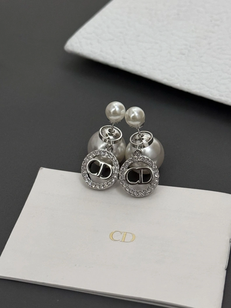 Christian Dxxr Earrings Trendsetting 293851