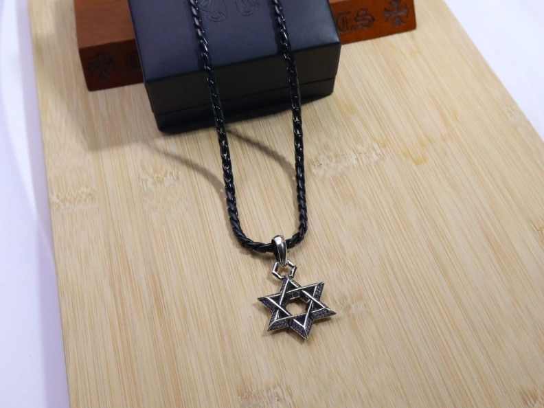 Chrxmx Hxxrts Necklaces Compact 295769