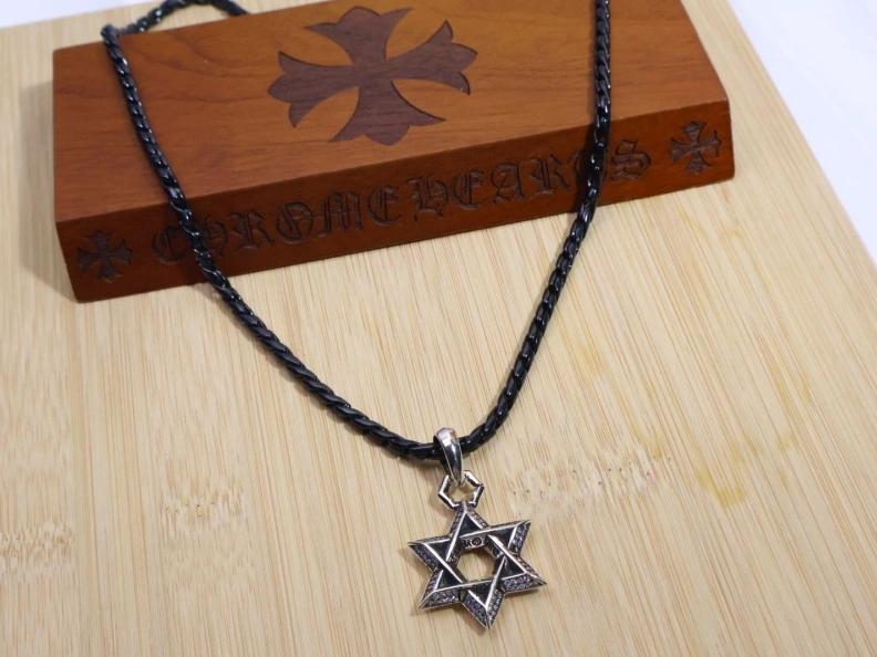 Chrxmx Hxxrts Necklaces Compact 295769