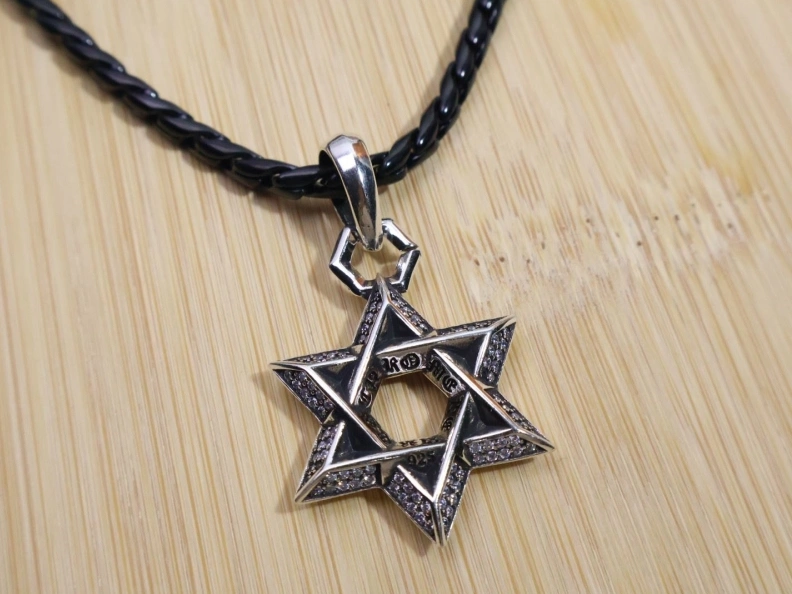 Chrxmx Hxxrts Necklaces Compact 295769