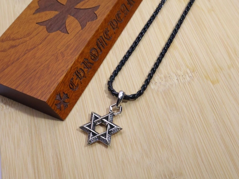 Chrxmx Hxxrts Necklaces Compact 295769
