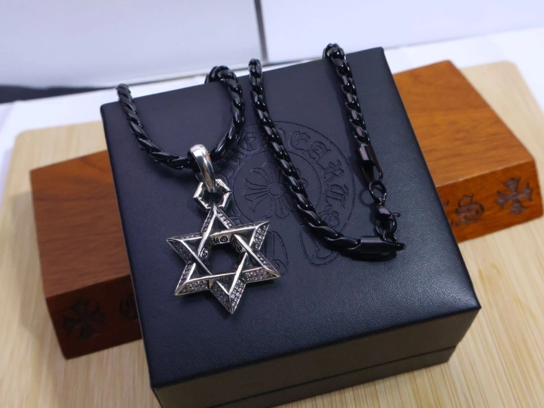 Chrxmx Hxxrts Necklaces Compact 295769