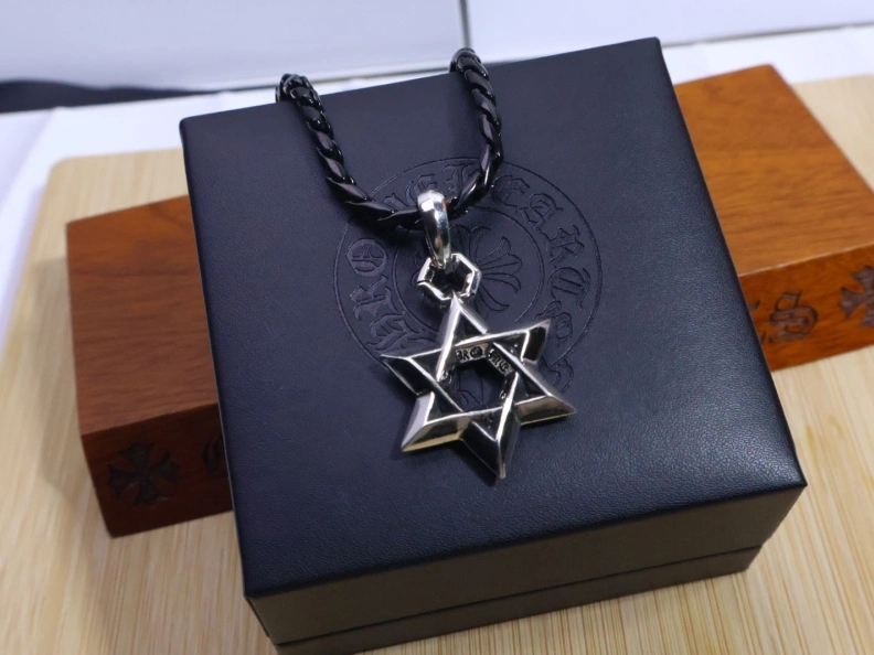 Chrxmx Hxxrts Necklaces Compact 295769
