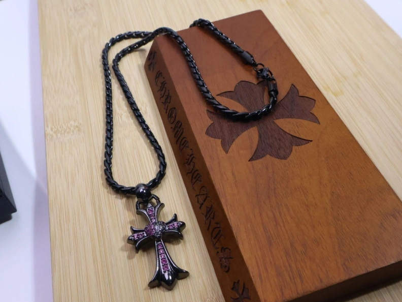 WellDesigned Chrxmx Hxxrts Necklaces 295782