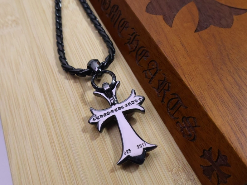 WellDesigned Chrxmx Hxxrts Necklaces 295782