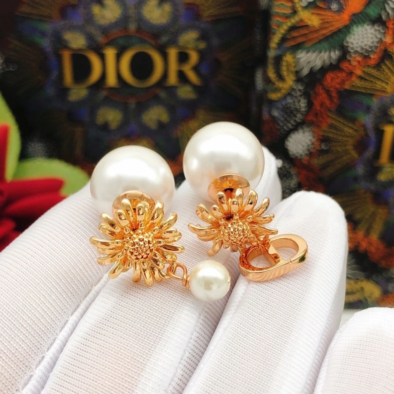 Christian Dxxr Earrings Sophisticated 293821