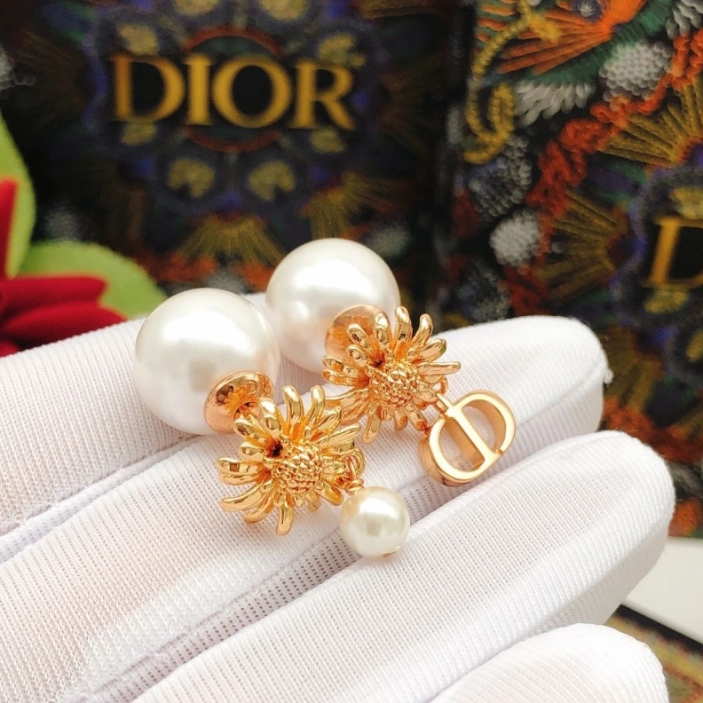 Christian Dxxr Earrings Sophisticated 293821