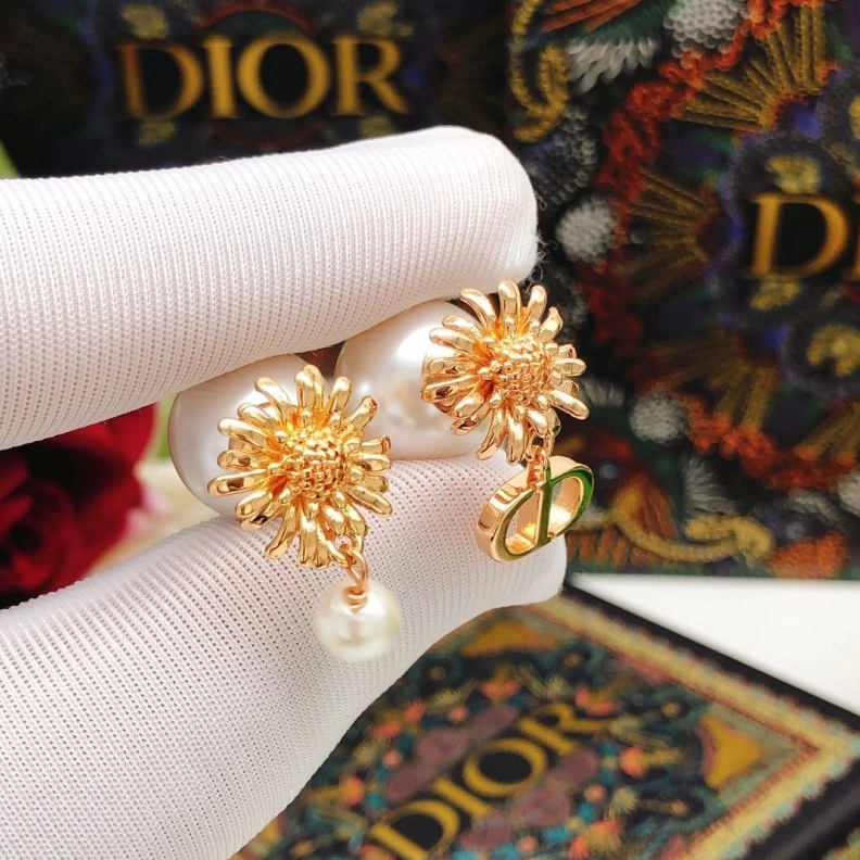 Christian Dxxr Earrings Sophisticated 293821