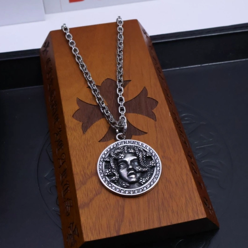Classic Chrxmx Hxxrts Necklaces 295781