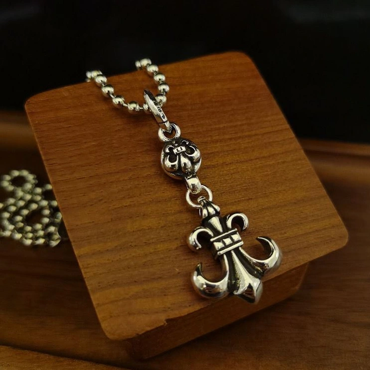 WellDesigned Chrxmx Hxxrts Necklaces 295749