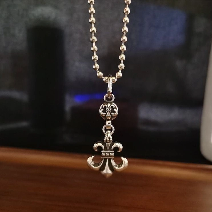 WellDesigned Chrxmx Hxxrts Necklaces 295749
