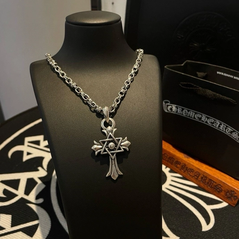 Resilient Chrxmx Hxxrts Necklaces 295747