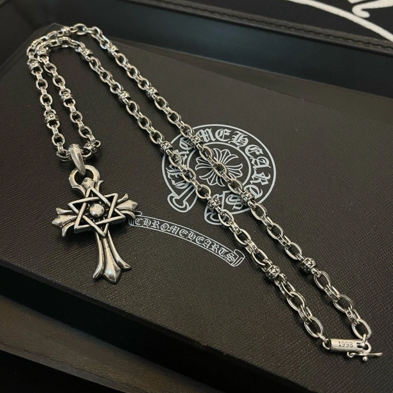 Resilient Chrxmx Hxxrts Necklaces 295747