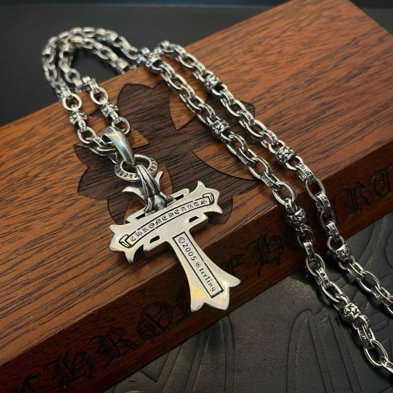 Resilient Chrxmx Hxxrts Necklaces 295747