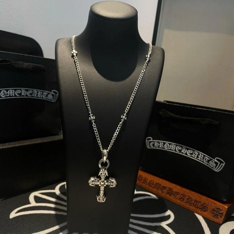 Comfortable Chrxmx Hxxrts Necklaces 295736