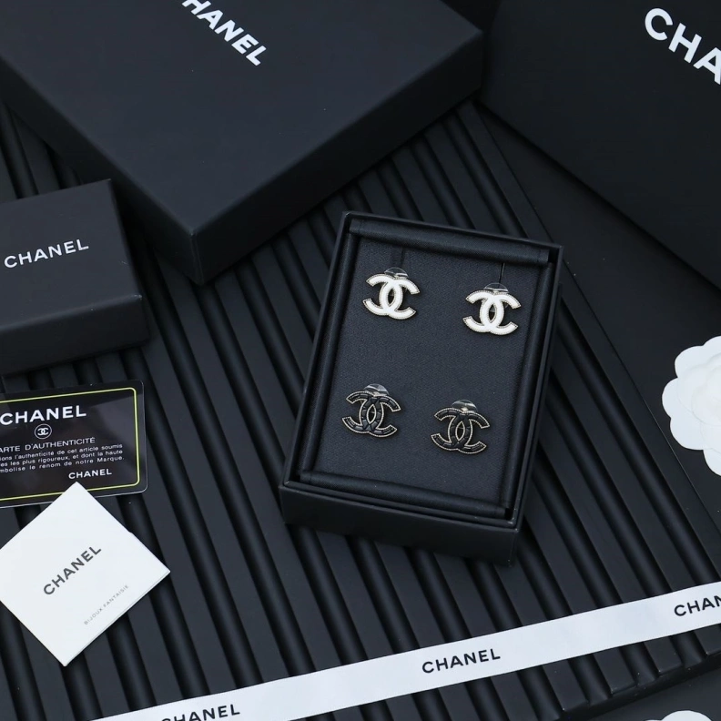Comfortable Chxnxl Earrings 285165