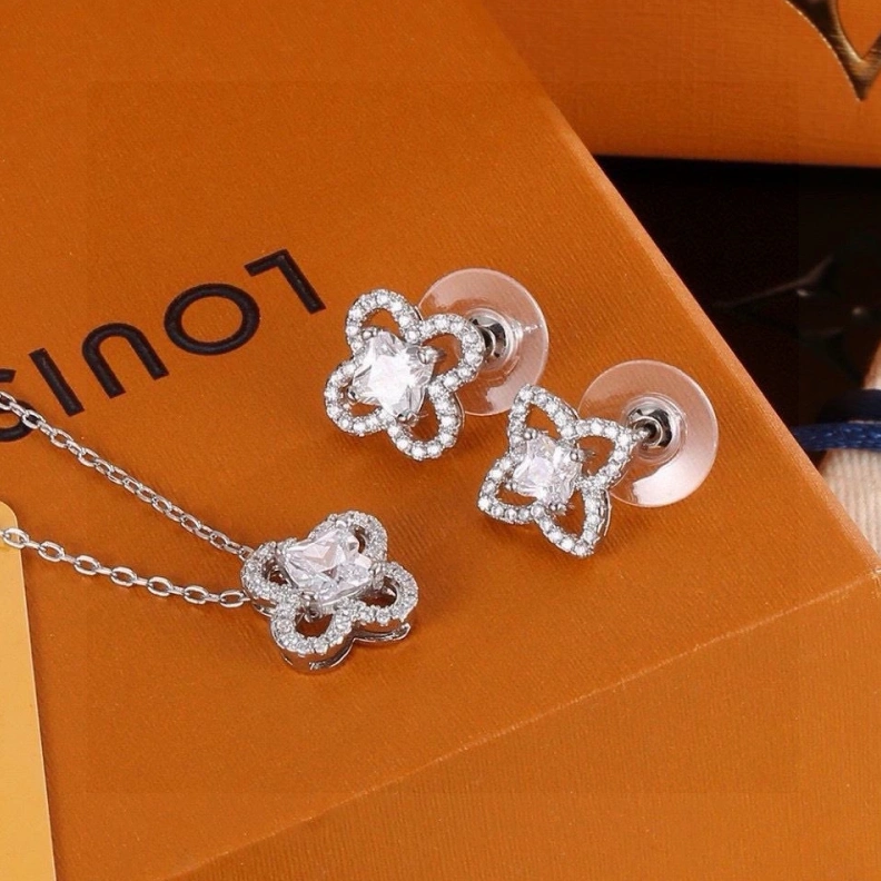 Minimalist LX Necklaces 308408