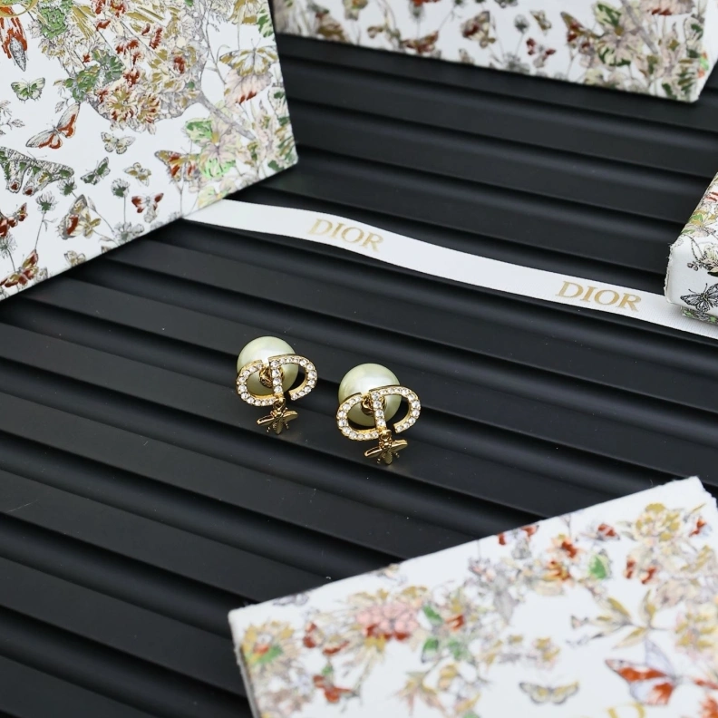 Christian Dxxr Earrings EyeCatching 294538