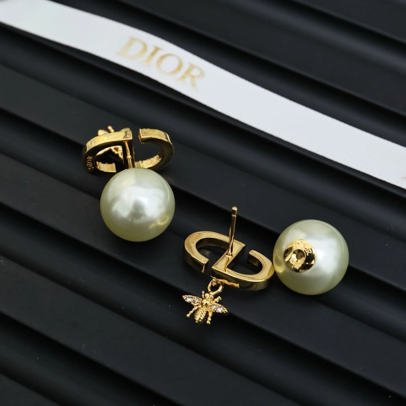 Christian Dxxr Earrings EyeCatching 294538