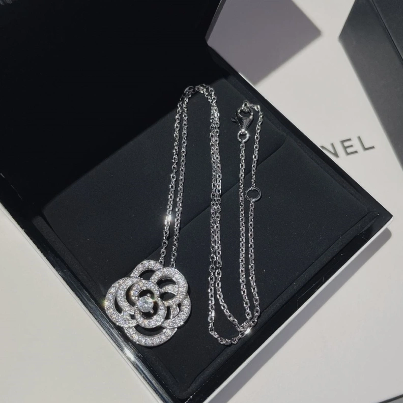 Resilient Chxnxl Necklaces 284802