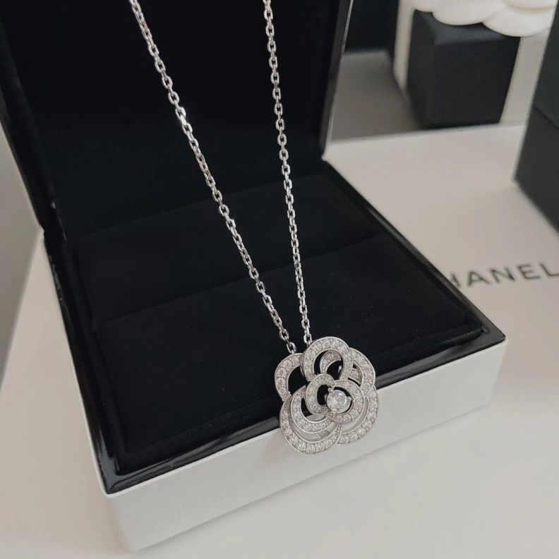 Resilient Chxnxl Necklaces 284802