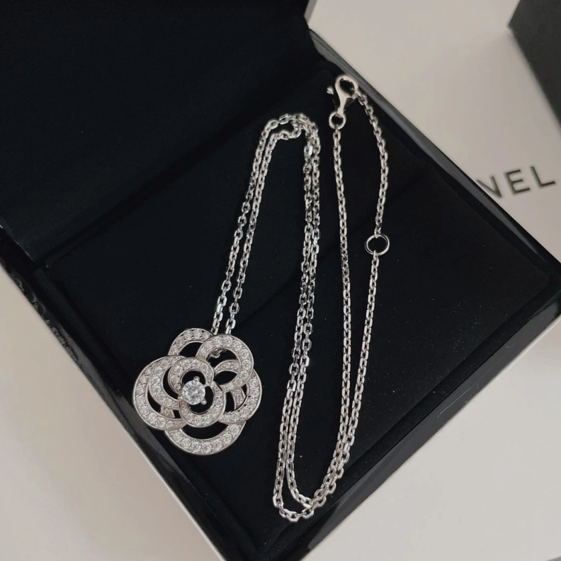 Resilient Chxnxl Necklaces 284802