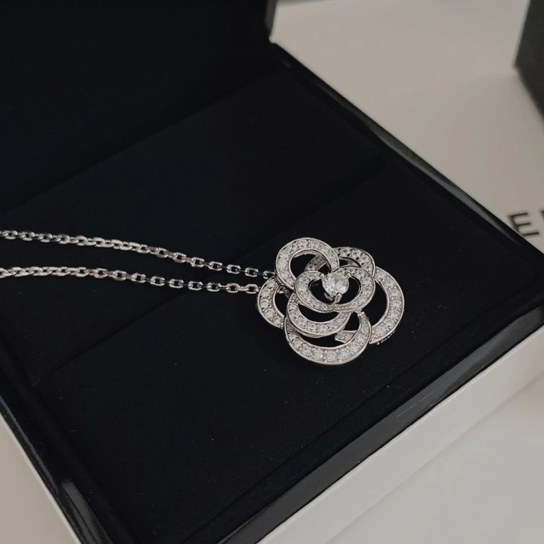 Resilient Chxnxl Necklaces 284802