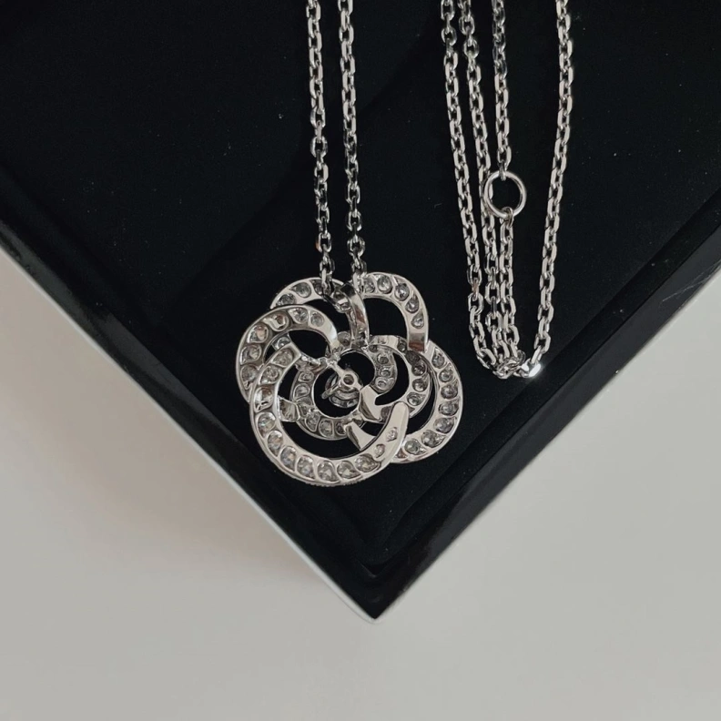 Resilient Chxnxl Necklaces 284802