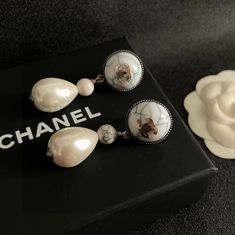 Comfortable Chxnxl Earrings 285125
