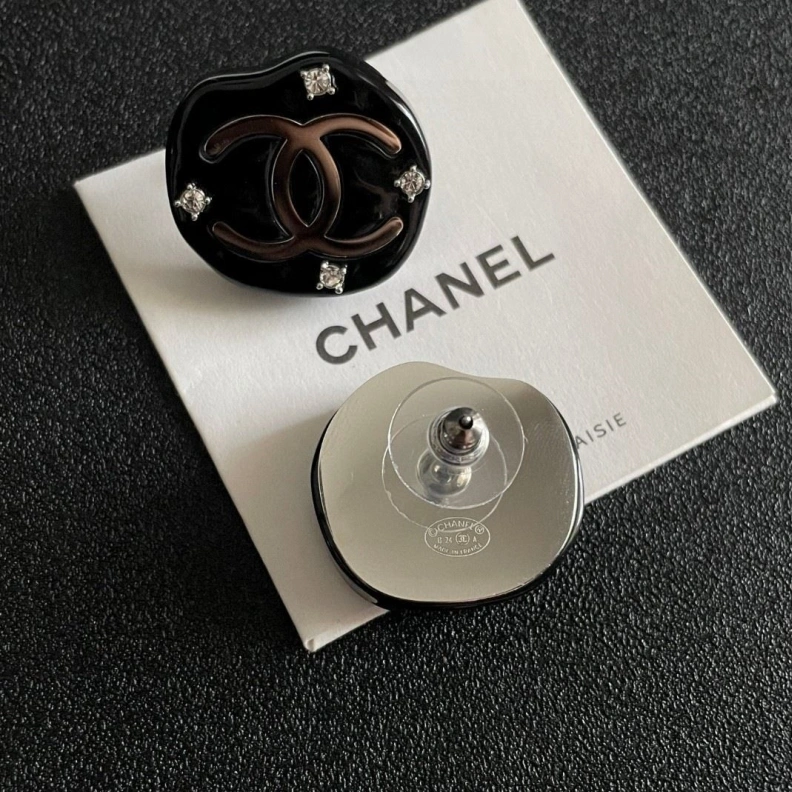 WellDesigned Chxnxl Earrings 285120