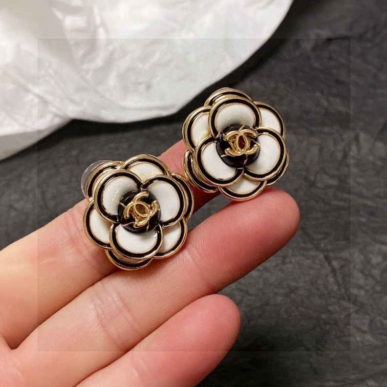 Vibrant Chxnxl Earrings 285073