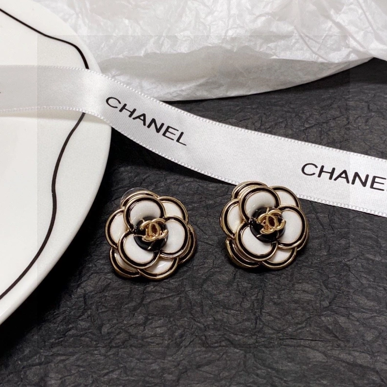 Vibrant Chxnxl Earrings 285073