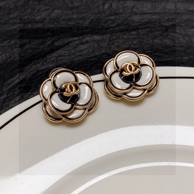 Vibrant Chxnxl Earrings 285073
