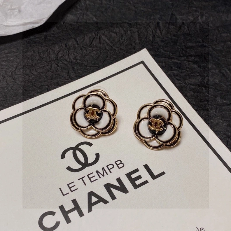 Vibrant Chxnxl Earrings 285073