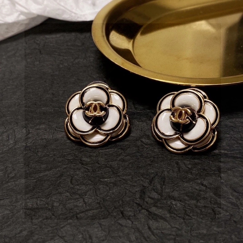 Vibrant Chxnxl Earrings 285073
