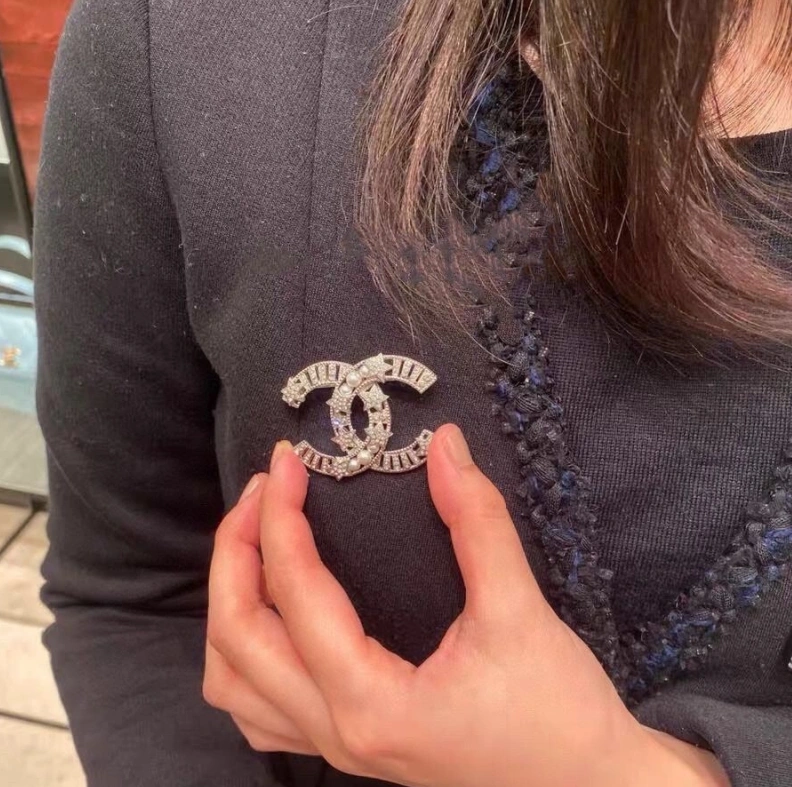 Timeless Chxnxl Brooches 287831